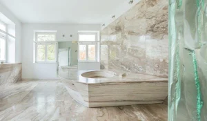 casa con suelo de mármol