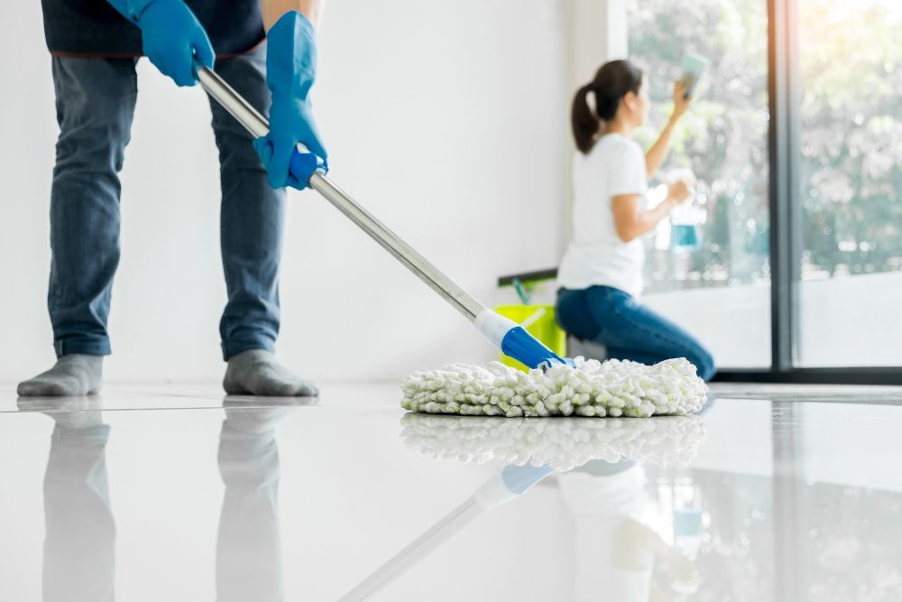 ¿Cómo limpiar un piso de baldosas después de una obra? Guía completa