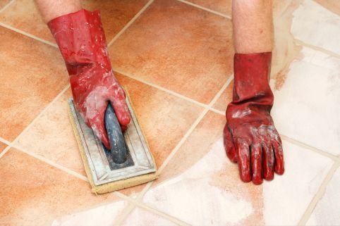 Cómo quitar el blanquecino del suelo