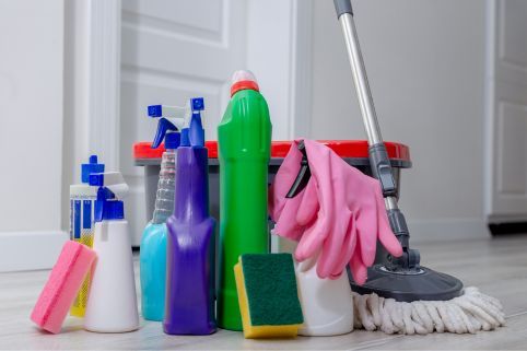 Productos para limpiar el suelo después de una obra